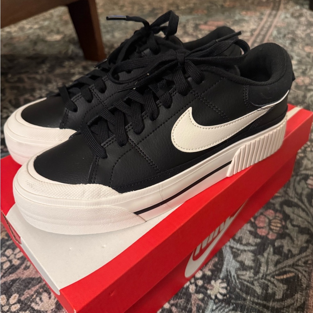 Nike Black and White Casual Shoes